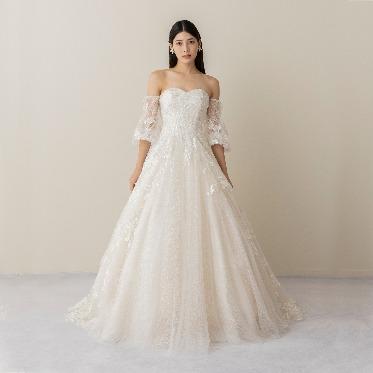 MAISON 8(メゾンエイト) やわらかな印象のシフォン生地のウェディングドレス