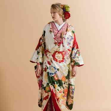 MAISON 8(メゾンエイト) さまざまな色調の美しさが祝宴に華やぎを添える一着