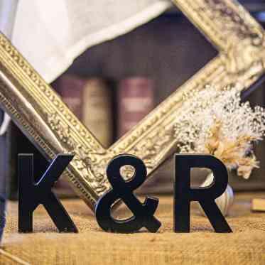 ホテルクラウンパレス浜松 オシャレなアイテムで新郎新婦の代わりにゲストをお出迎え。