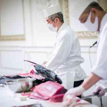 ホテルクラウンパレス浜松 鮪のお祝い開き
新鮮な鮪をお造りにしておもてなし。