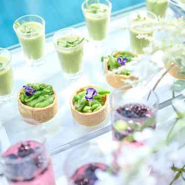 アーセンティア迎賓館(浜松)/テイクアンドギヴ・ニーズウェディング プールサイドに合う華やかなデザート