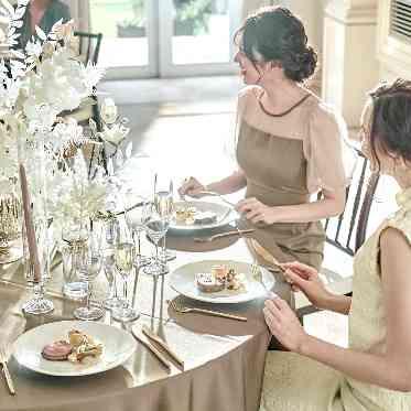 アーセンティア迎賓館(静岡)/テイクアンドギヴ・ニーズウェディング 明るく華やかな会場で美食を堪能