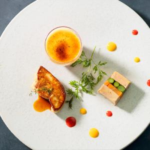 アーセンティア迎賓館(静岡)/テイクアンドギヴ・ニーズウェディング フォアグラの前菜も色鮮やかに…