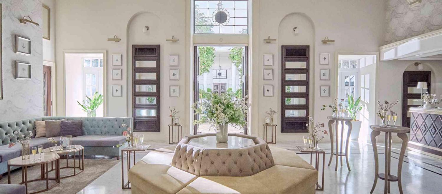 アクアガーデン迎賓館(沼津)/テイクアンドギヴ・ニーズウェディング ロビー・控室