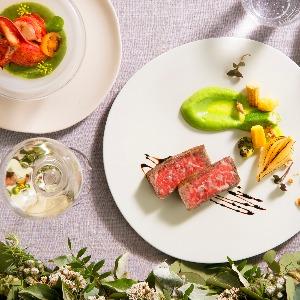 アクアガーデン迎賓館(沼津)/テイクアンドギヴ・ニーズウェディング できたてのお料理を届けられるのは、披露宴会場の隣にすぐキッチンがあるから