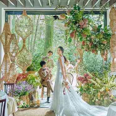 ザ ナンザン ハウス(THE NANZAN HOUSE NAGOYA) 本物の緑をバックにゲストとの距離感が近い1Fガーデンルーム