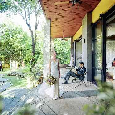 ザ ナンザン ハウス(THE NANZAN HOUSE NAGOYA) ガーデンとの境界線をなくした会場はナンザンハウスの魅力のひとつ