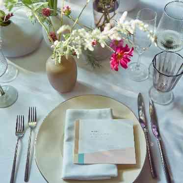 センス溢れるおふたりらしいコーディネートでゲストをおもてなし