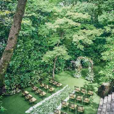 ザ ナンザン ハウス(THE NANZAN HOUSE NAGOYA) 青い空とあたたかい自然光に包まれた開放感のあるガーデン