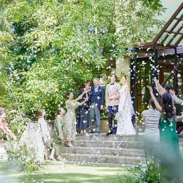 最高のロケーションの中でゲストと過ごすあたたかいウェディング