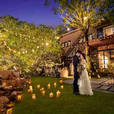 ザ ナンザン ハウス(THE NANZAN HOUSE NAGOYA) ライトアップされたガーデンは昼間とは違い幻想的な雰囲気