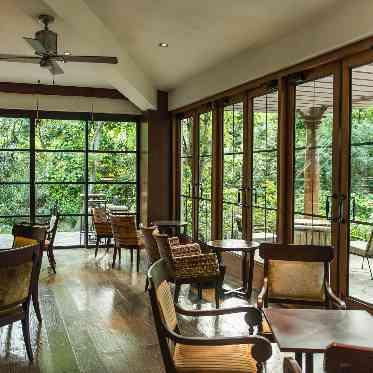 ザ ナンザン ハウス(THE NANZAN HOUSE NAGOYA) 室内からでも自然を感じることのできるゲストお待合い室