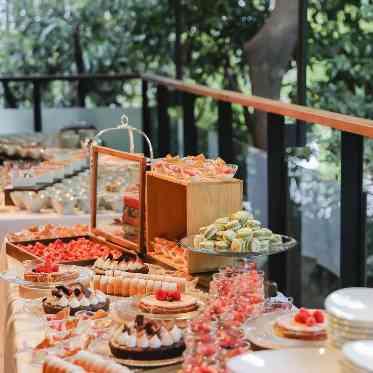 ザ ナンザン ハウス(THE NANZAN HOUSE NAGOYA) 彩り鮮やかなデザートビュッフェはテラスでお楽しみいただけます