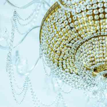 St.Filer OKAZAKI(サンフィレール岡崎) 豪華なシャンデリアが目を引く女性らしい空間