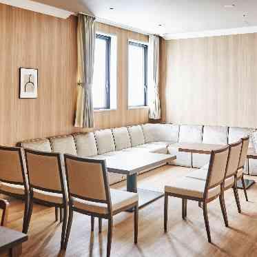 St.Filer OKAZAKI(サンフィレール岡崎) 広々としたご親族専用控室。プライベートな空間でお寛ぎいただけます