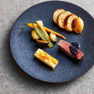 St.Filer OKAZAKI(サンフィレール岡崎) 完全オリジナル手作りのパンを一皿一皿に提供します。