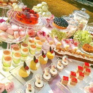 ゲストと一緒に楽しめるデザートビュッフェも大人気!