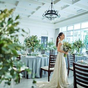 ベイサイド迎賓館(神戸)/テイクアンドギヴ・ニーズウェディング 明るさ広がる会場