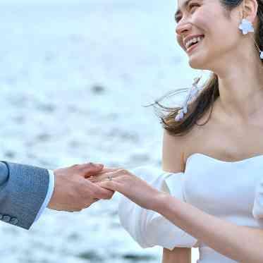 ベイサイド迎賓館(神戸)/テイクアンドギヴ・ニーズウェディング 海辺の自然体なお写真