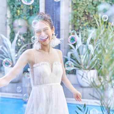 ベイサイド迎賓館(神戸)/テイクアンドギヴ・ニーズウェディング プールサイドでのひと時を