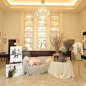 ベイサイド迎賓館(神戸)/テイクアンドギヴ・ニーズウェディング ゆったりソファーでフォトスペースに