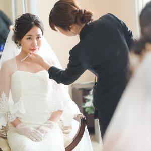 ベイサイド迎賓館(神戸)/テイクアンドギヴ・ニーズウェディング お支度中