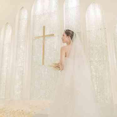 アーヴェリール迎賓館(姫路)/テイクアンドギヴ・ニーズウェディング 数万粒のクリスタルが煌めく純白チャペル