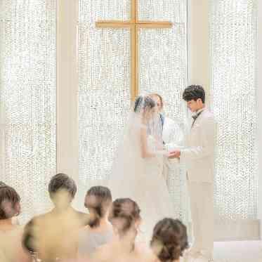 アーヴェリール迎賓館(姫路)/テイクアンドギヴ・ニーズウェディング 最も神聖な色とされる純白の中で永遠の愛を誓う