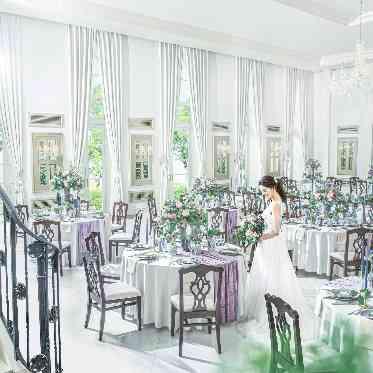 アーヴェリール迎賓館(姫路)/テイクアンドギヴ・ニーズウェディング 光が差し込み包み込むパーティ会場