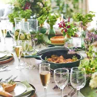 アーヴェリール迎賓館(姫路)/テイクアンドギヴ・ニーズウェディング テーブルセッティングも会場に合わせて