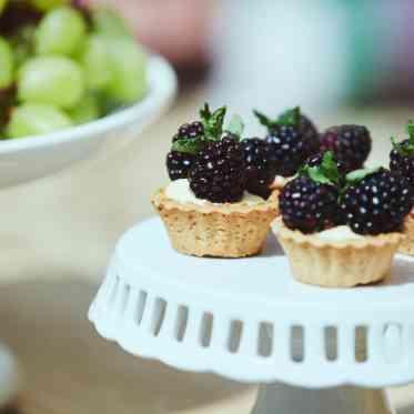 アーヴェリール迎賓館(姫路)/テイクアンドギヴ・ニーズウェディング プールサイドでデザートビュッフェを