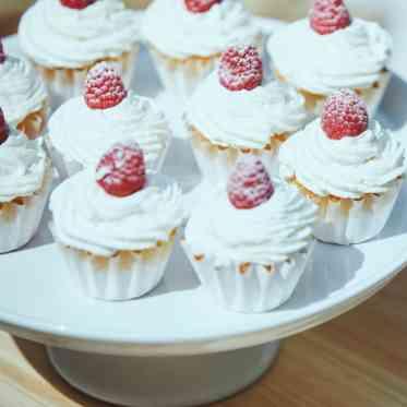 アーヴェリール迎賓館(姫路)/テイクアンドギヴ・ニーズウェディング プールサイドでデザートビュッフェを