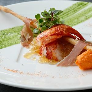 アーヴェリール迎賓館(姫路)/テイクアンドギヴ・ニーズウェディング オマール海老から始めるコースはゲストの期待感も高まる