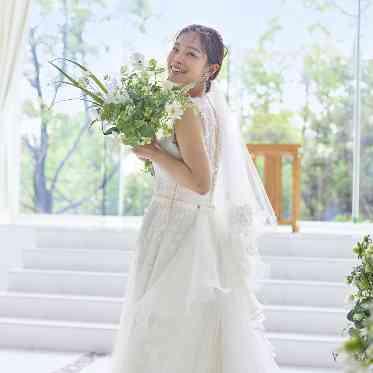 ララシャンスHIROSHIMA迎賓館 差し込む光が花嫁を輝かせる