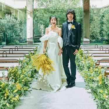 アクアテラス迎賓館(大津)/テイクアンドギヴ・ニーズウェディング 挙式前に記念撮影