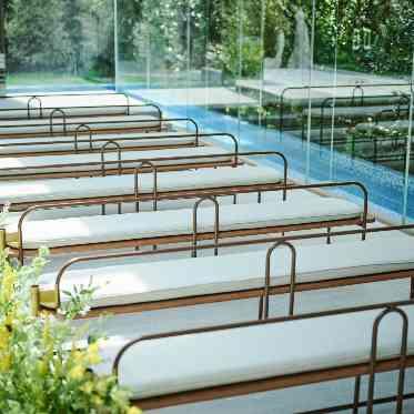 アクアテラス迎賓館(大津)/テイクアンドギヴ・ニーズウェディング 水と光が差し込む