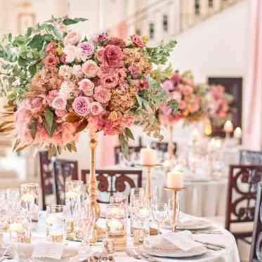 アクアテラス迎賓館(大津)/テイクアンドギヴ・ニーズウェディング 白基調のパーティ会場はコーディネートの自由度が高い