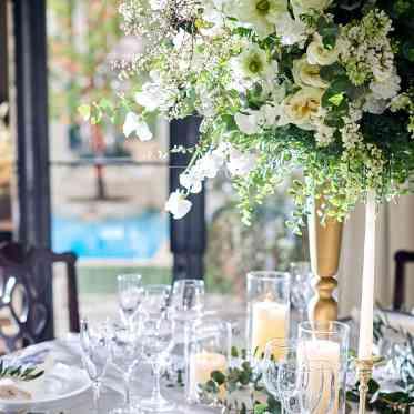 アクアテラス迎賓館(大津)/テイクアンドギヴ・ニーズウェディング 白基調のパーティ会場はコーディネートの自由度が高い