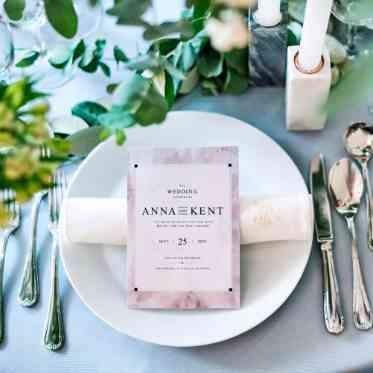 アクアテラス迎賓館(大津)/テイクアンドギヴ・ニーズウェディング 白基調のパーティ会場はコーディネートの自由度が高い