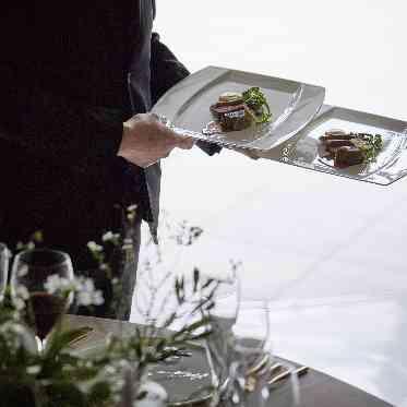 アクアテラス迎賓館(大津)/テイクアンドギヴ・ニーズウェディング 会場併設のキッチンから出来立てでご提供