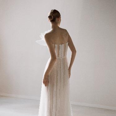 イスラエル生まれのChanaが作り出すドレス。