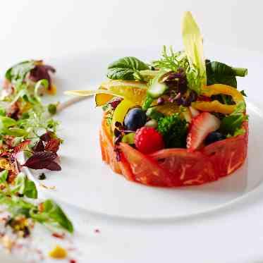 AQUA GARDEN TERRACE(アクアガーデンテラス)/テイクアンドギヴ・ニーズウェディング フレッシュなトマトをお皿にした一品