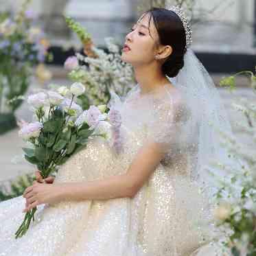 AQUA GARDEN TERRACE(アクアガーデンテラス)/テイクアンドギヴ・ニーズウェディング 主役感が増すドレスの数々