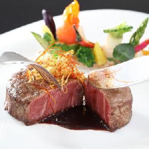 アルモニーアッシュ(姫路)/テイクアンドギヴ・ニーズウェディング メインは彩り豊かに。ほのかに香る甘い香りに包まれる。