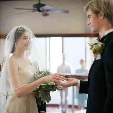 ア・ラ・モードパレ&ザ・リゾート 隣接ガーデン付きで、挙式後はウエルカムパーティが可能。ドレスでの写真が撮れる