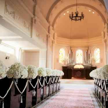 ア・ラ・モードパレ&ザ・リゾート 照明の調光が変えられるため、落ち着いた空間造りも可能