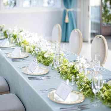 ア・ラ・モードパレ&ザ・リゾート 家族だけの会食は晩餐スタイルで。全員表示が見渡せるから家族の繋がりをより感じられ