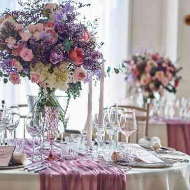 ア・ラ・モードパレ&ザ・リゾート 可愛らしさに大人の上品さをプラスしたダスティピンクも人気