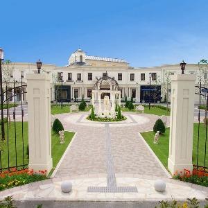 ア・ラ・モードパレ&ザ・リゾート 門をくぐれば、まるで物語の中にでてきそうな邸宅やガーデンが広がる