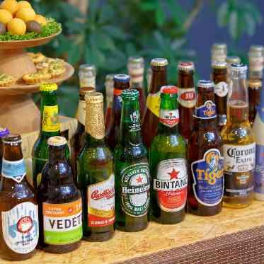 ア・ラ・モードパレ&ザ・リゾート 各国のクラフトビールを揃えて、ビアガーデンを再現。飲み比べやおつまみの用意も◎